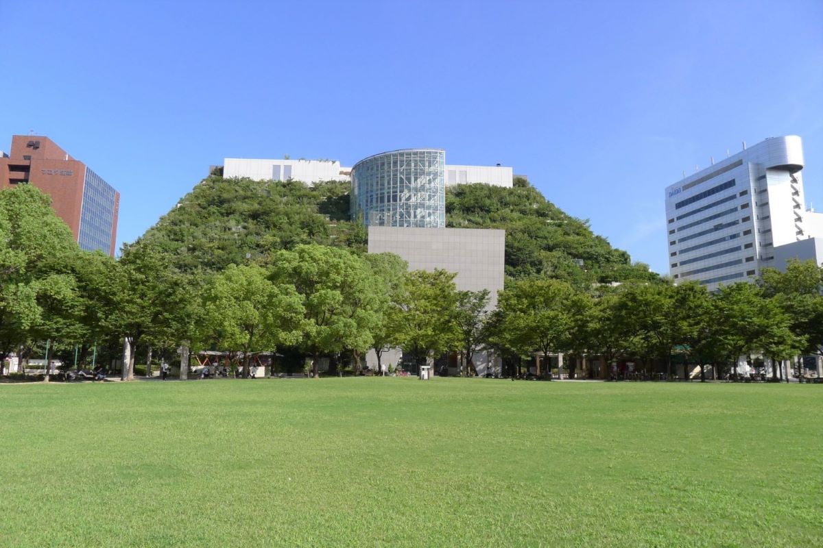 Buildings that become forests Acros Fukuoka